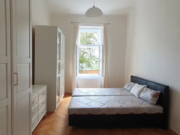 Pronájem bytu 3+1, Praha, Italská, 112 m2