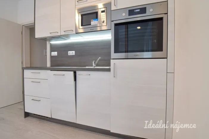 Pronájem bytu 1+kk, Brno, Střední, 29 m2