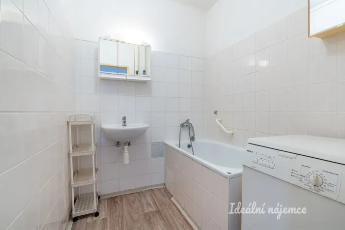 Pronájem bytu 3+1, Praha - Prosek, Jablonecká, 59 m2