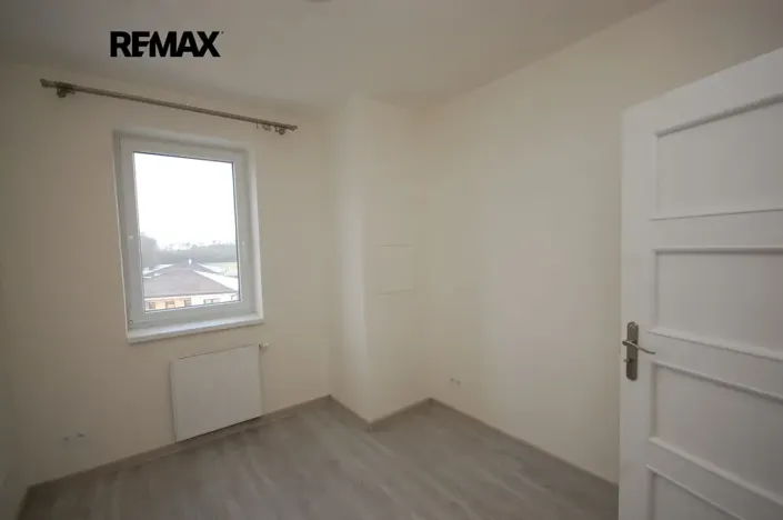 Pronájem bytu 3+kk, Velký Osek, U hřiště, 75 m2