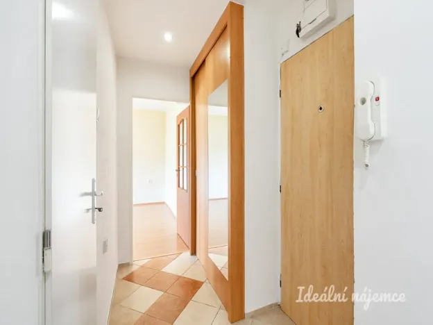 Pronájem bytu 2+1, Praha - Záběhlice, Choceradská, 55 m2