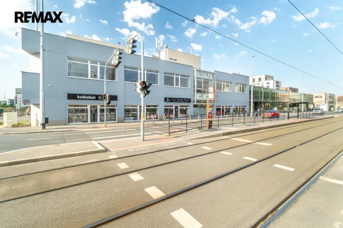 Pronájem kanceláře, Praha - Vysočany, Kolbenova, 2800 m2