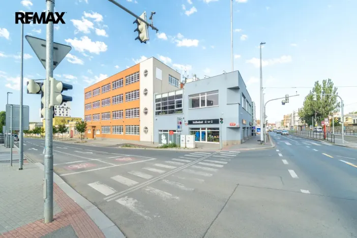 Pronájem kanceláře, Praha - Vysočany, Kolbenova, 2800 m2