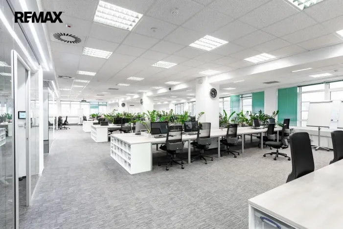 Pronájem kanceláře, Praha - Vysočany, Kolbenova, 2800 m2