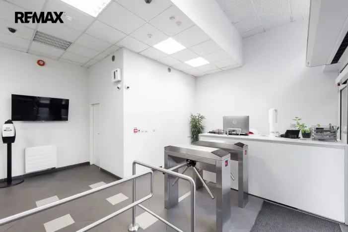 Pronájem kanceláře, Praha - Vysočany, Kolbenova, 2800 m2