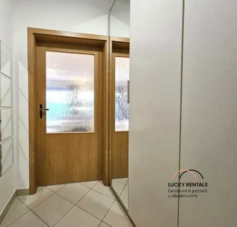 Pronájem bytu 1+kk, Praha - Vysočany, Jana Přibíka, 29 m2