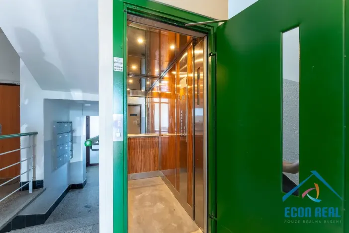 Prodej bytu 2+kk, Praha - Vršovice, Vladivostocká, 53 m2