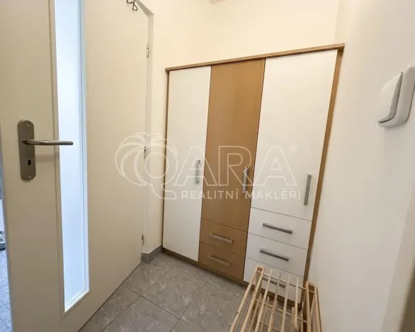Pronájem bytu 1+1, Praha - Kyje, Dvořišťská, 34 m2