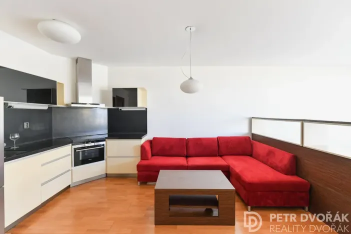 Pronájem bytu 1+kk, Praha - Žižkov, Jeseniova, 48 m2