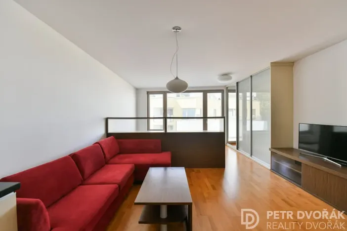 Pronájem bytu 1+kk, Praha - Žižkov, Jeseniova, 48 m2
