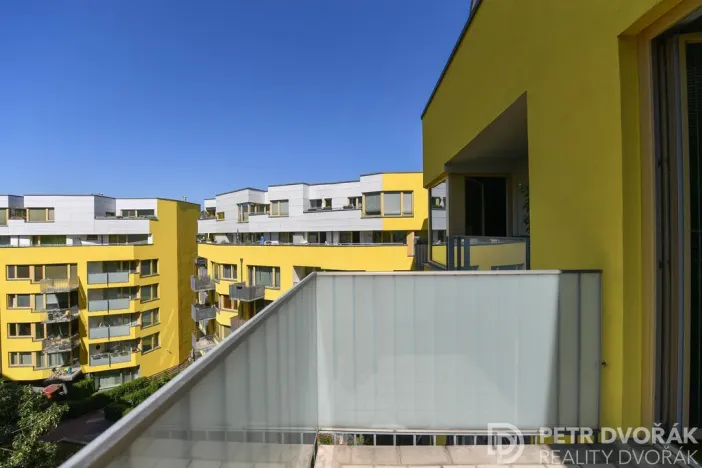 Pronájem bytu 1+kk, Praha - Žižkov, Jeseniova, 48 m2