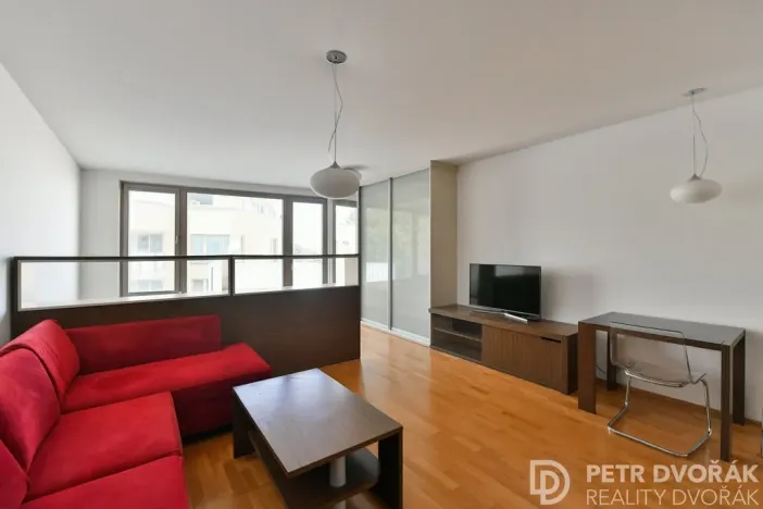 Pronájem bytu 1+kk, Praha - Žižkov, Jeseniova, 48 m2