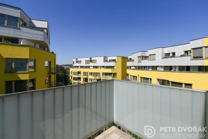 Pronájem bytu 1+kk, Praha - Žižkov, Jeseniova, 48 m2