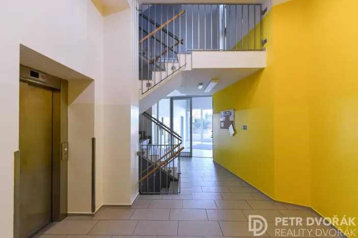 Pronájem bytu 1+kk, Praha - Žižkov, Jeseniova, 48 m2