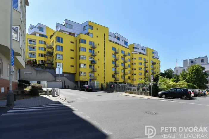 Pronájem bytu 1+kk, Praha - Žižkov, Jeseniova, 48 m2