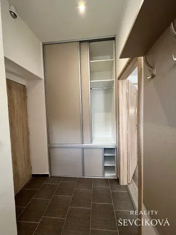 Pronájem bytu 1+kk, Hradec Králové, Bidlova, 30 m2