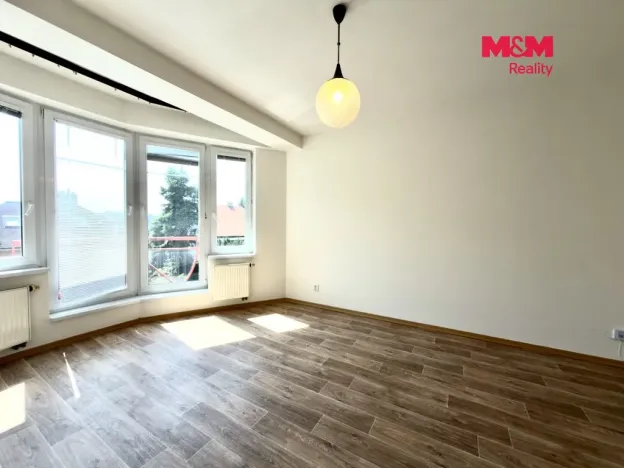 Pronájem bytu 2+1, Praha, U štěpu, 54 m2