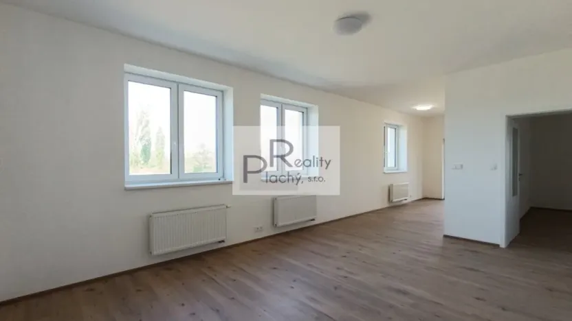Prodej bytu 2+kk, Hevlín, 73 m2