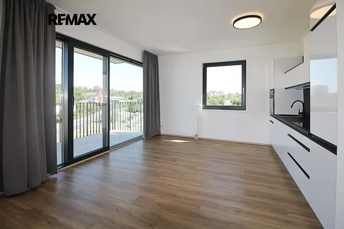 Pronájem bytu 1+kk, Praha - Hloubětín, Kardašovská, 34 m2