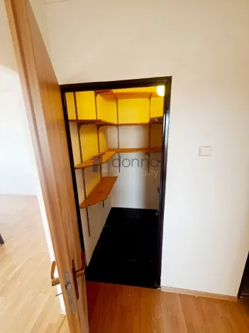 Pronájem bytu 3+1, Praha, Jednořadá, 90 m2