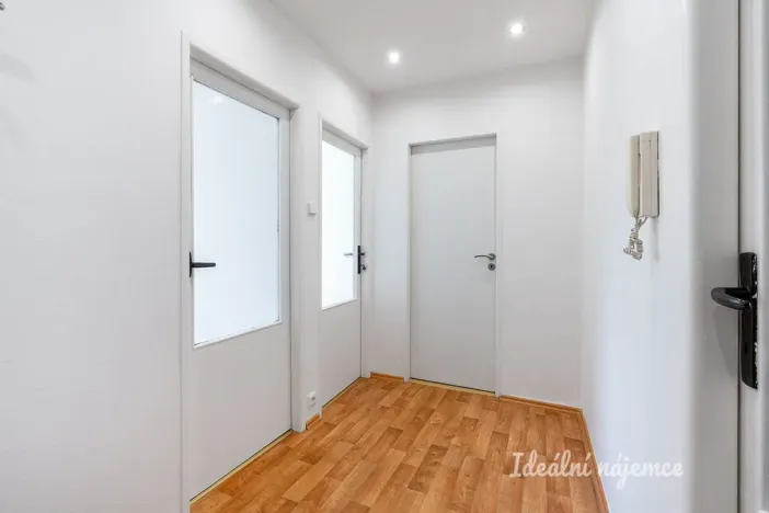 Pronájem bytu 4+kk, Praha - Prosek, Mimoňská, 67 m2