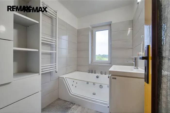 Prodej rodinného domu, Královice, 250 m2