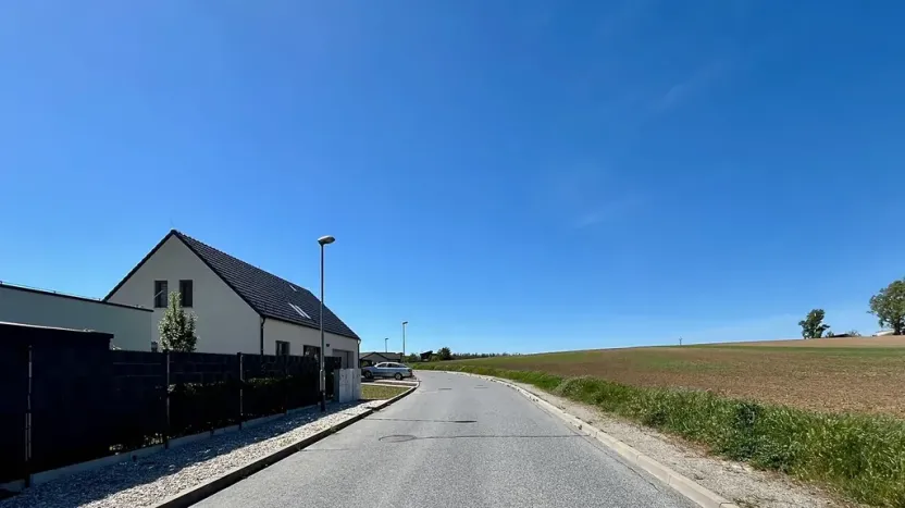 Prodej pozemku pro bydlení, Hrušovany u Brna, Pod Střediskem, 741 m2