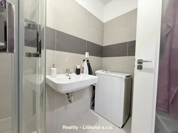 Pronájem bytu 1+kk, Ústí nad Labem - Ústí nad Labem-centrum, Velká Hradební, 30 m2