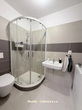 Pronájem bytu 1+kk, Ústí nad Labem - Ústí nad Labem-centrum, Velká Hradební, 30 m2