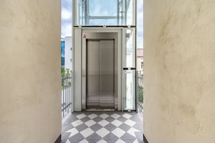 Pronájem bytu 1+kk, Praha - Karlín, Březinova, 38 m2