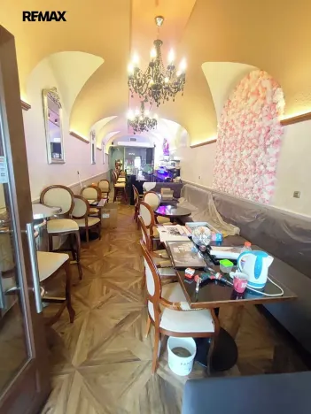Pronájem obchodního prostoru, Jeseník, Masarykovo nám., 81 m2