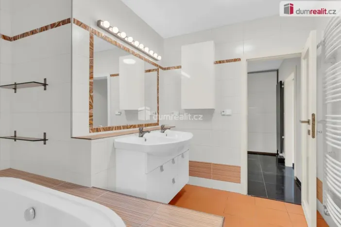 Prodej rodinného domu, Říčany - Jažlovice, Strmá, 160 m2