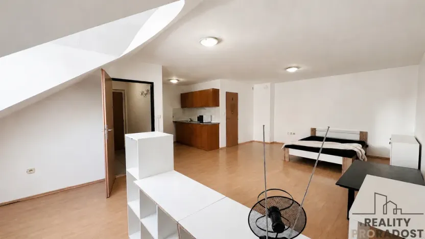 Pronájem bytu 1+kk, Hodonín, Národní třída, 50 m2