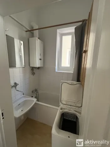 Pronájem bytu 2+kk, Praha - Žižkov, Žerotínova, 42 m2