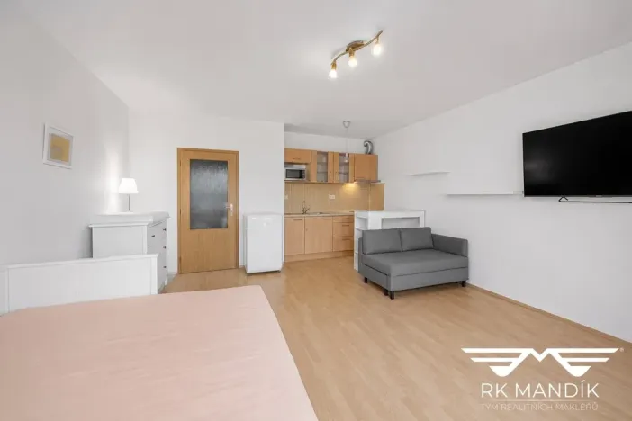 Pronájem bytu 1+kk, Praha - Černý Most, Truhlářova, 33 m2