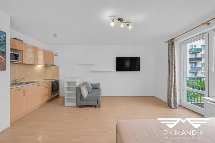 Pronájem bytu 1+kk, Praha - Černý Most, Truhlářova, 33 m2