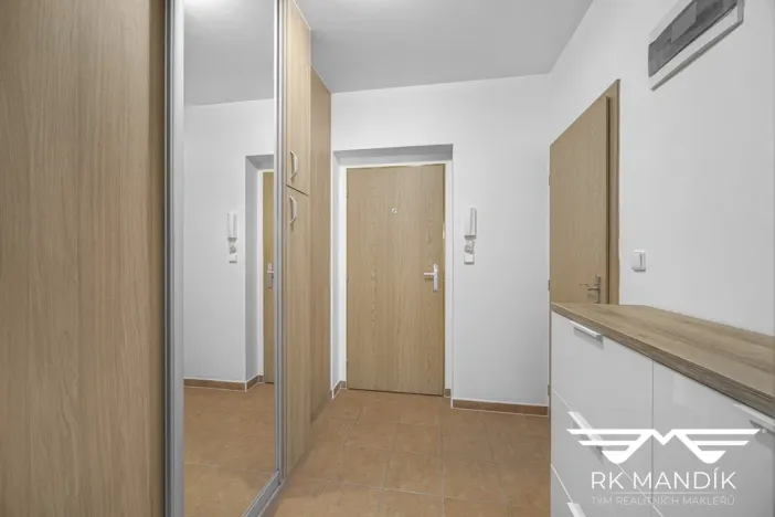 Pronájem bytu 1+kk, Praha - Černý Most, Truhlářova, 33 m2