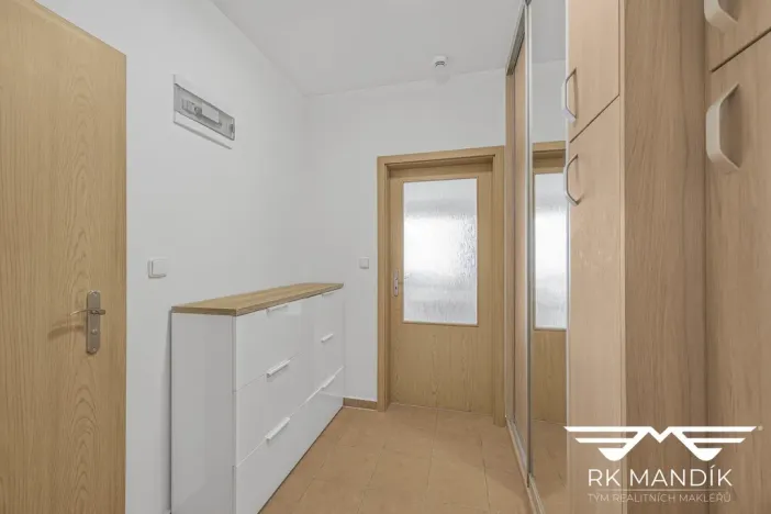 Pronájem bytu 1+kk, Praha - Černý Most, Truhlářova, 33 m2