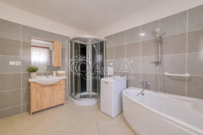 Prodej rodinného domu, Podhradí, 306 m2