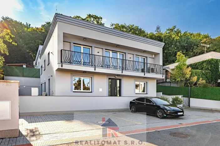 Pronájem vily, Praha - Komořany, Pod lesem, 770 m2