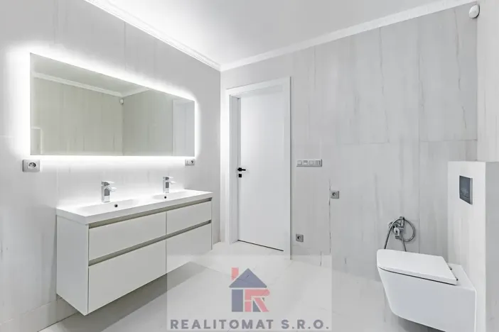 Pronájem vily, Praha - Komořany, Pod lesem, 770 m2