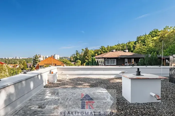 Pronájem vily, Praha - Komořany, Pod lesem, 770 m2