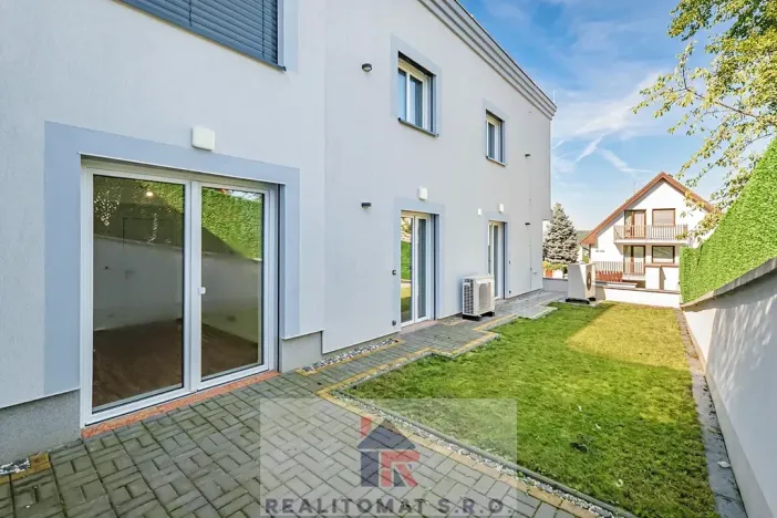 Pronájem vily, Praha - Komořany, Pod lesem, 770 m2