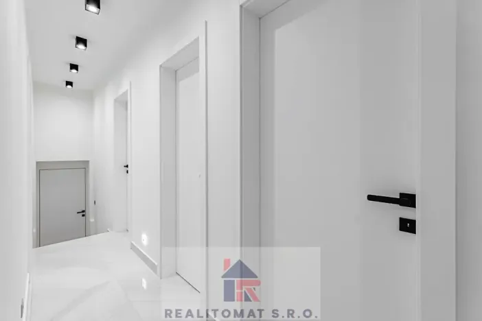 Pronájem vily, Praha - Komořany, Pod lesem, 770 m2