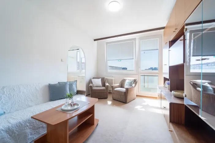 Pronájem bytu 3+1, Praha - Prosek, Veltruská, 61 m2