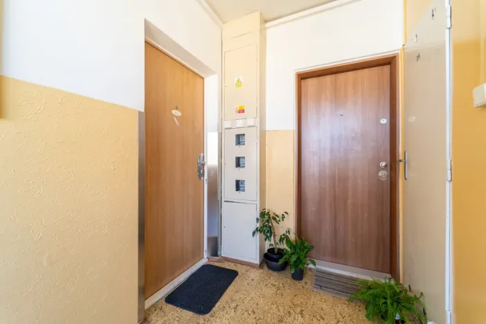 Pronájem bytu 3+1, Praha - Prosek, Veltruská, 61 m2