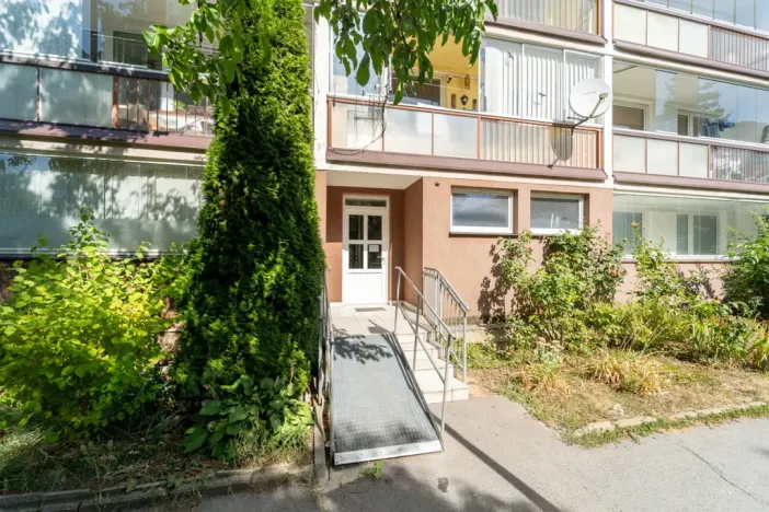 Pronájem bytu 3+1, Praha - Prosek, Veltruská, 61 m2