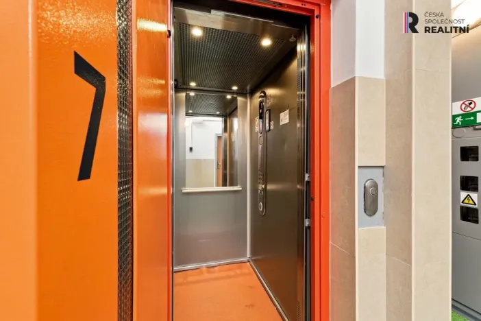 Prodej bytu 2+kk, Praha - Řepy, Žufanova, 42 m2