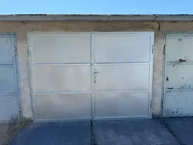Pronájem garáže, Hradec Králové, 18 m2