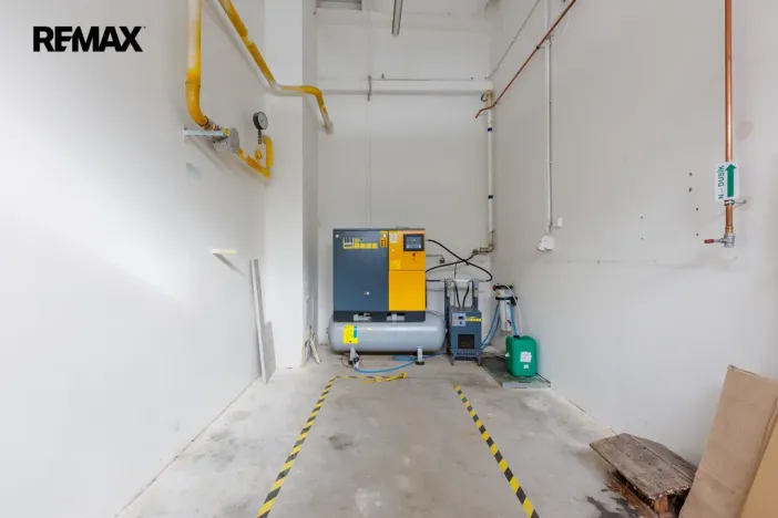 Pronájem výrobních prostor, Chodová Planá, Kyjovská, 2489 m2